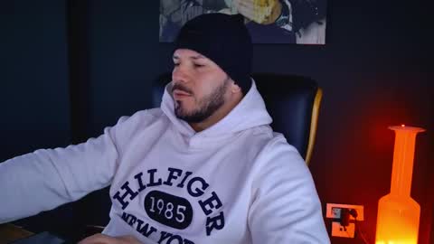 Snapshot of angeloeric chatting on 02/06/25, 09:11 BlackWolf online show from 02/06/25, 09:11