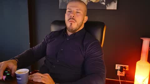 Snapshot of angeloeric chatting on 10/27/25, 11:58 BlackWolf online show from 10/27/25, 11:58