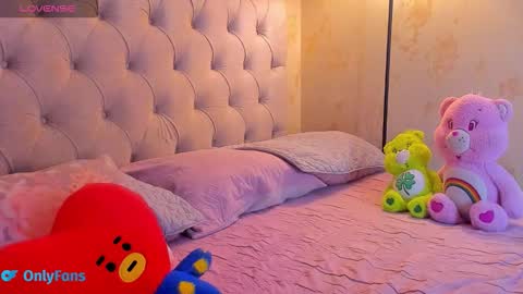 Snapshot of angelrose2323 chatting on 10/12/25, 05:06 angelrose2323 online show from 10/12/25, 05:06