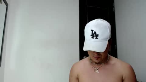 Snapshot of angels_0001 chatting on 01/16/25, 04:39 angels_0001 online show from 01/16/25, 04:39