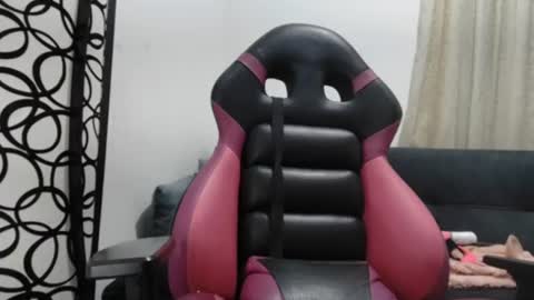 Snapshot of angels_chat chatting on 06/18/26, 04:02 ivanna online show from 06/18/26, 04:02