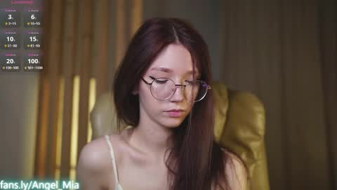 Nikki online show from 03/19/26, 05:33