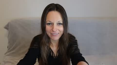 Giulia online show from 11/16/25, 10:54