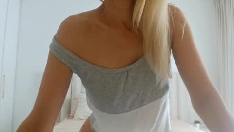Snapshot of angelsquirting chatting on 06/20/26, 11:02 Alesia online show from 06/20/26, 11:02