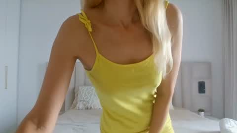 Snapshot of angelsquirting chatting on 06/22/26, 06:54 Alesia online show from 06/22/26, 06:54