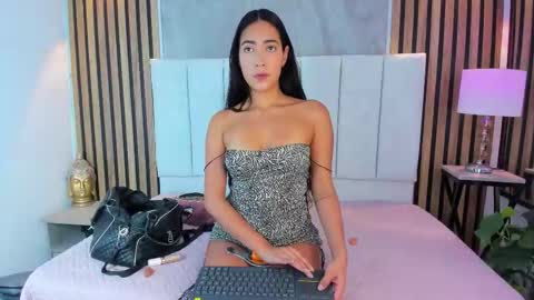 Snapshot of angelss7777 chatting on 11/04/25, 12:32 Angel online show from 11/04/25, 12:32