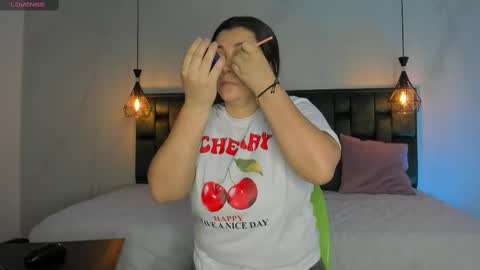 ANGIE online show from 10/01/25, 02:23