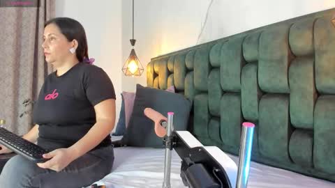 ANGIE online show from 10/04/25, 02:26