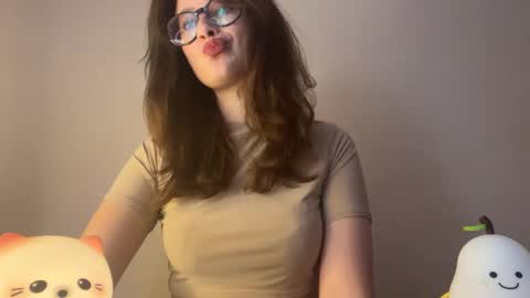 Snapshot of angelwhisper56 chatting on 10/22/25, 12:27 Lisa online show from 10/22/25, 12:27