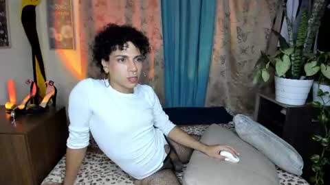 Snapshot of angelwhitte chatting on 06/26/26, 04:28 angelwhitte online show from 06/26/26, 04:28