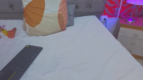 angi_lozano online show from 01/15/26, 02:10