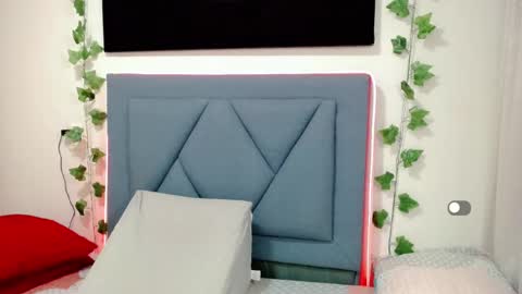 Snapshot of angie_arias chatting on 02/12/25, 10:56 Angie online show from 02/12/25, 10:56