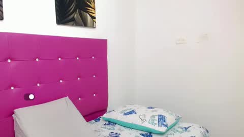 Snapshot of angie_arias chatting on 02/16/25, 11:27 Angie online show from 02/16/25, 11:27