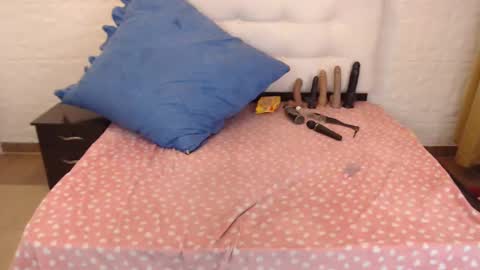 Snapshot of angie_bbw chatting on 02/11/25, 12:06 Angie online show from 02/11/25, 12:06