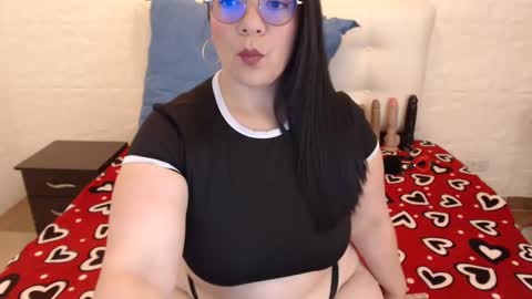 Snapshot of angie_bbw chatting on 09/08/25, 06:18 Angie online show from 09/08/25, 06:18