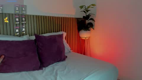 A N G I E online show from 10/23/25, 12:15