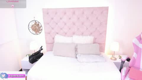 Snapshot of angie_mcqueen chatting on 10/13/25, 05:24 angie online show from 10/13/25, 05:24