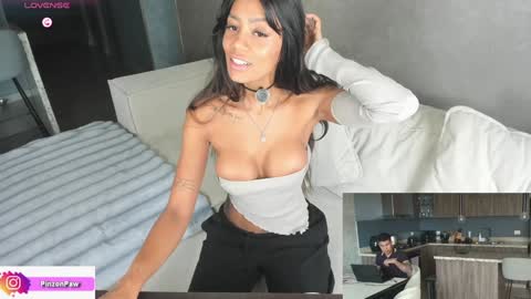 Snapshot of angie_mcqueen chatting on 11/19/25, 04:29 angie online show from 11/19/25, 04:29