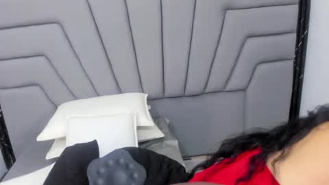 A N G I E.  online show from 12/17/25, 07:42