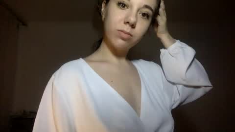 Snapshot of angle_cute05 chatting on 06/18/26, 09:19 Angel Cute online show from 06/18/26, 09:19