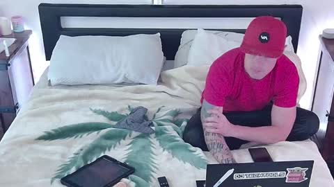 Snapshot of anglz017 chatting on 12/08/24, 08:47 Anglz017 online show from 12/08/24, 08:47