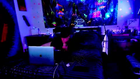 Snapshot of anglz017 chatting on 10/05/25, 11:19 Anglz017 online show from 10/05/25, 11:19