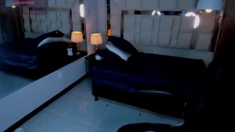 Anguel  online show from 10/30/25, 07:21