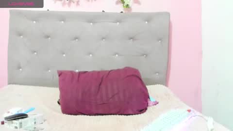 aniaross18 online show from 02/27/25, 01:59