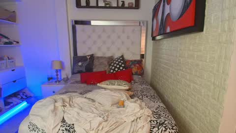 Snapshot of anielli69 chatting on 12/28/24, 11:09 laura online show from 12/28/24, 11:09