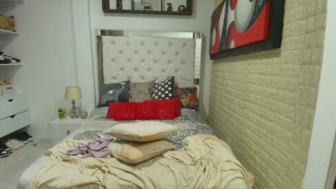 Snapshot of anielli69 chatting on 01/17/25, 04:15 laura online show from 01/17/25, 04:15