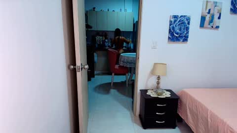 Snapshot of anielli69 chatting on 11/16/25, 12:38 laura online show from 11/16/25, 12:38