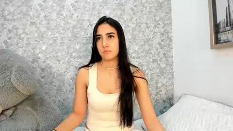 anika_h online show from 04/17/26, 12:19