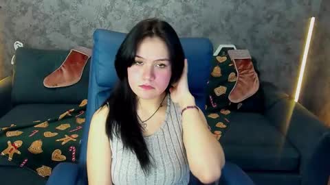 Snapshot of animeedoll chatting on 12/17/25, 04:02 animeedoll online show from 12/17/25, 04:02