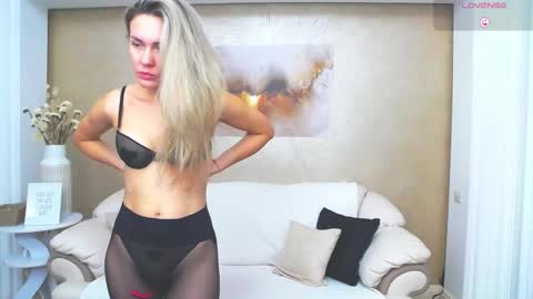 Snapshot of anissalogan chatting on 11/13/25, 10:14 my name is Ani online show from 11/13/25, 10:14