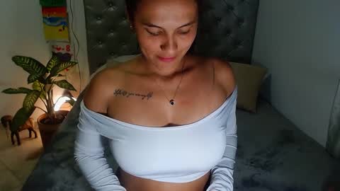 Snapshot of anithaxx chatting on 02/15/25, 12:04 esmeralda online show from 02/15/25, 12:04