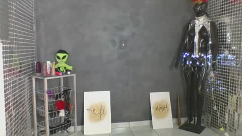 Hello My name is NaiaraPv is OPEN online show from 05/25/26, 01:06