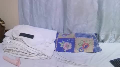 Snapshot of ann_keller chatting on 12/22/25, 12:29 ann_keller online show from 12/22/25, 12:29