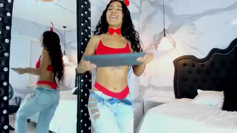 Ana  online show from 12/05/25, 04:14