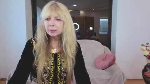 Snapshot of anna_ditrih chatting on 09/20/25, 11:55 Anna Ditrih online show from 09/20/25, 11:55