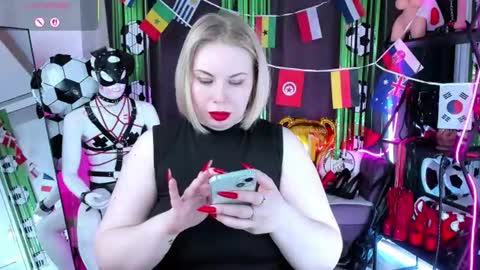 Snapshot of anna_maxwell chatting on 06/15/26, 01:52 Anna online show from 06/15/26, 01:52