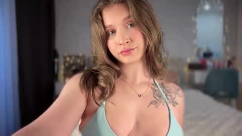 Snapshot of anna_morison chatting on 12/16/25, 11:15 Annet online show from 12/16/25, 11:15