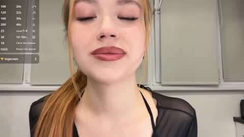 Snapshot of anna_raspberry chatting on 08/03/26, 07:39 Anne online show from 08/03/26, 07:39