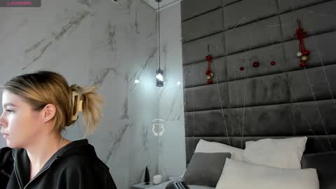 Snapshot of anna_robinson chatting on 01/07/25, 01:06 Anna online show from 01/07/25, 01:06