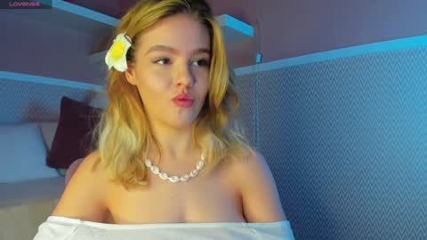 Snapshot of anna_robinson chatting on 01/31/25, 01:22 Anna online show from 01/31/25, 01:22