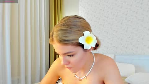 Snapshot of anna_robinson chatting on 02/21/25, 08:29 Anna online show from 02/21/25, 08:29