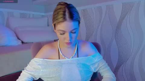 Snapshot of anna_robinson chatting on 02/22/25, 01:33 Anna online show from 02/22/25, 01:33