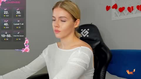 Snapshot of anna_robinson chatting on 02/23/25, 01:24 Anna online show from 02/23/25, 01:24