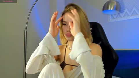 Snapshot of anna_robinson chatting on 03/01/25, 01:22 Anna online show from 03/01/25, 01:22