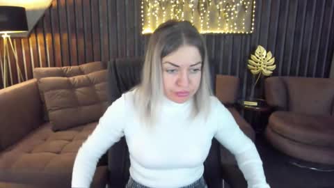 anna_snow9 online show from 03/25/26, 06:30