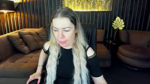 anna_snow9 online show from 05/17/26, 05:27